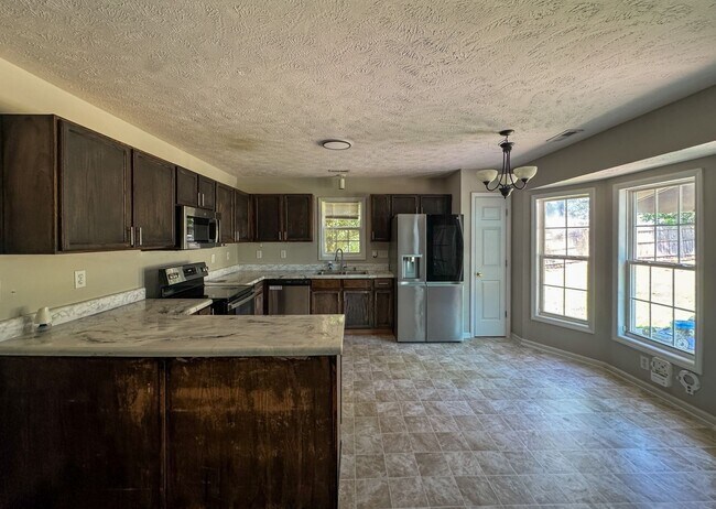 Building Photo - Charming 3 Bed 2 Bath Plus Bonus Room in Raeford