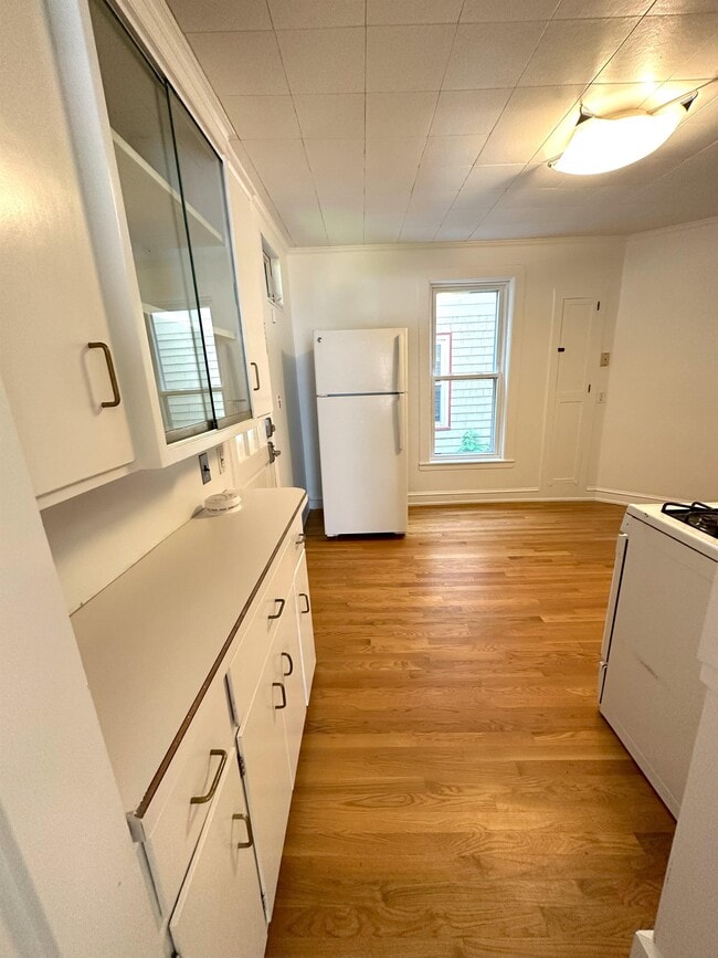 Building Photo - 30 Hall St