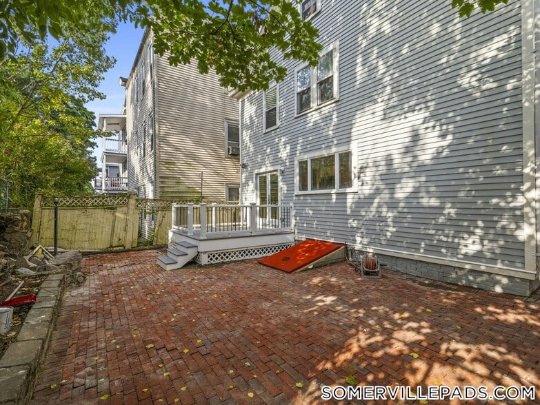 Building Photo - 39 Hancock St