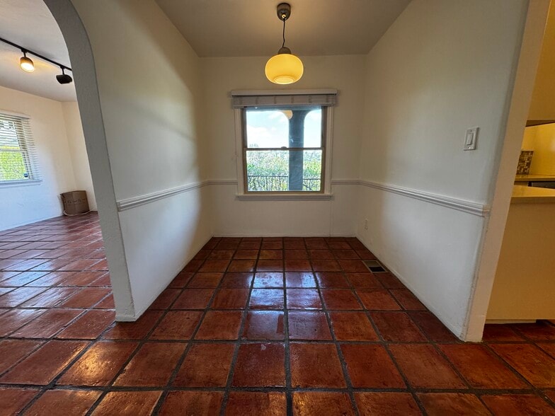 Dining Nook - 2343 Earl St