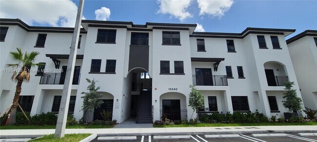 Primary Photo - 15540 SW 136th St