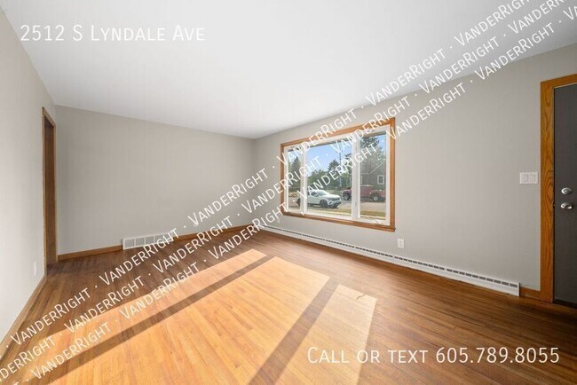 Building Photo - 2512 S Lyndale Ave