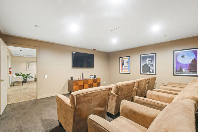 Building Photo - 529 S Flagler Dr