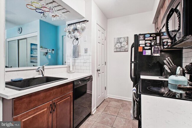 Building Photo - 8505 Barrington Ct
