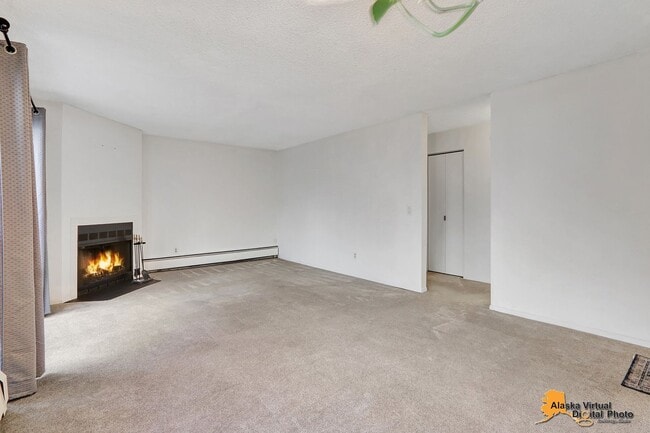 Building Photo - Top Floor End Unit Condo* Pet Friendly, Pr...