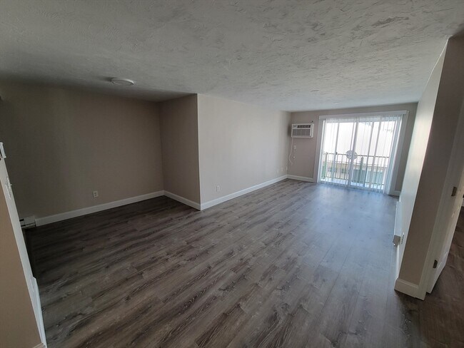 Building Photo - 46 Edgeworth St