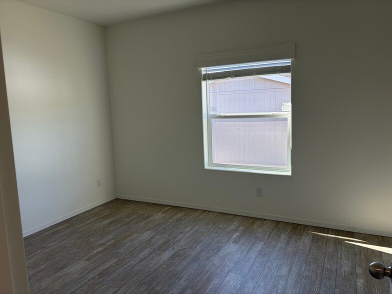 Building Photo - 2000 E Frontier Ave