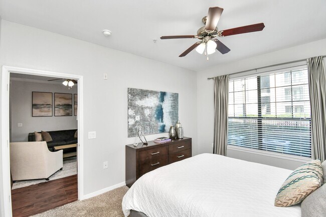 Building Photo - 6777 Sommerall Dr