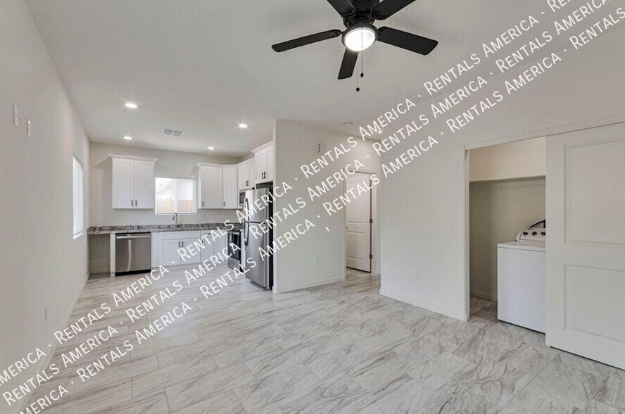 Building Photo - 3727 N Stone Ave