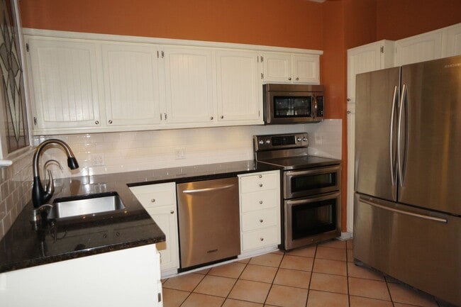 Building Photo - Beautiful 3 bedroom 1 bathroom NE Bungalow "Sabin area"