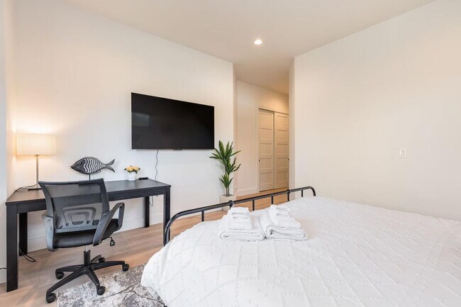 Building Photo - 115 110th Pl SE