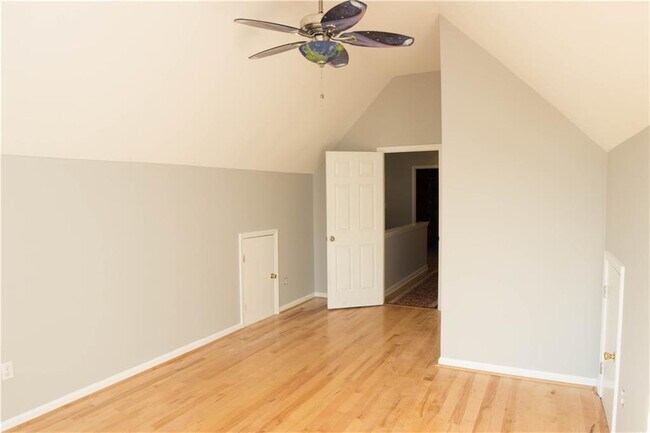 Building Photo - 5025 Baywood Dr