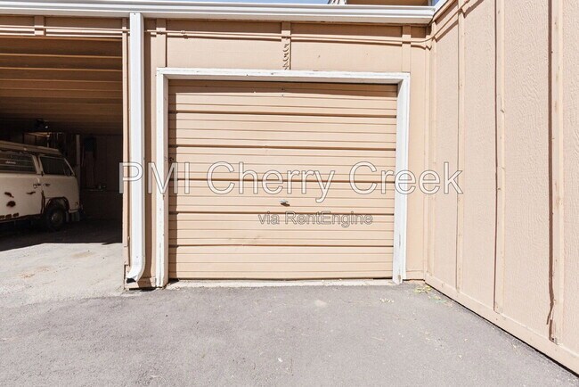 Building Photo - 554 Vance St