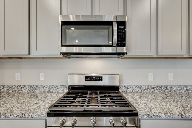 Building Photo - Newer Home for Rent in Mustang Schools! Up...