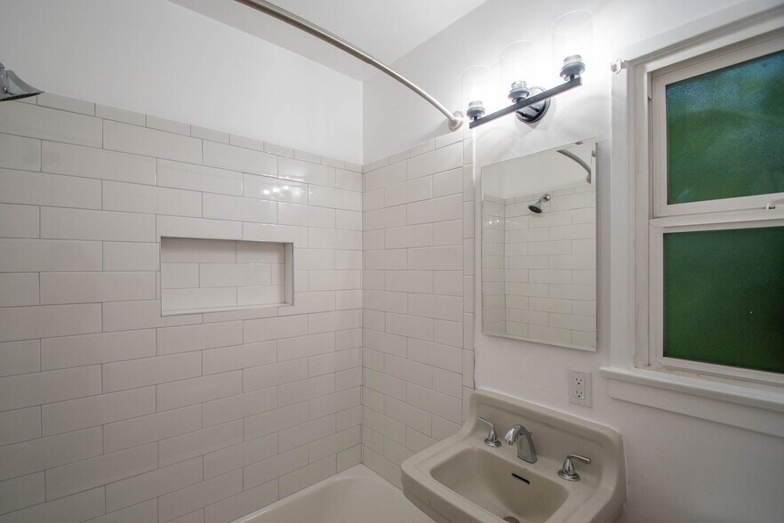 Building Photo - 14437 Dickens St