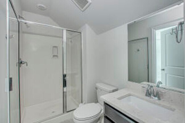 Building Photo - Available March 10th. Beautiful 6 BR/4.5 BA Home in Tanner Plantation!