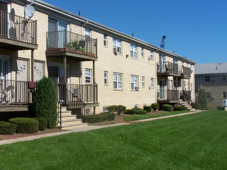Building Photo - Carteret Gardens