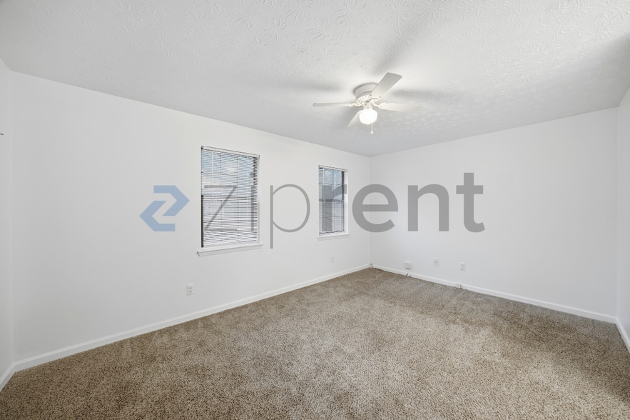 Building Photo - 5893 N Castlegate Dr