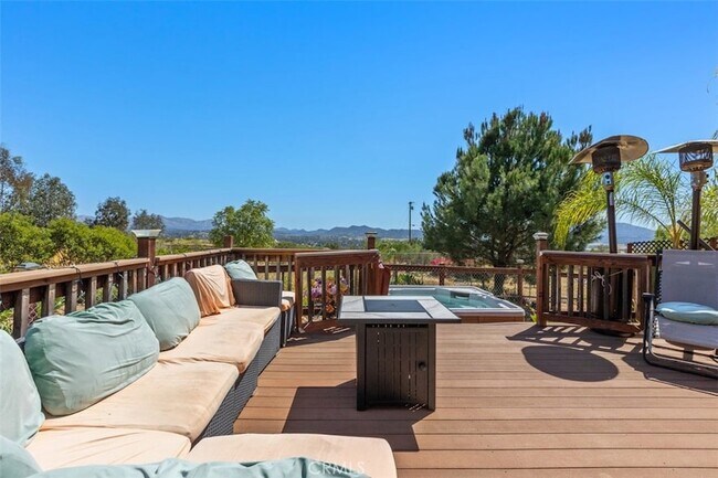 Building Photo - 1716 Cedar St