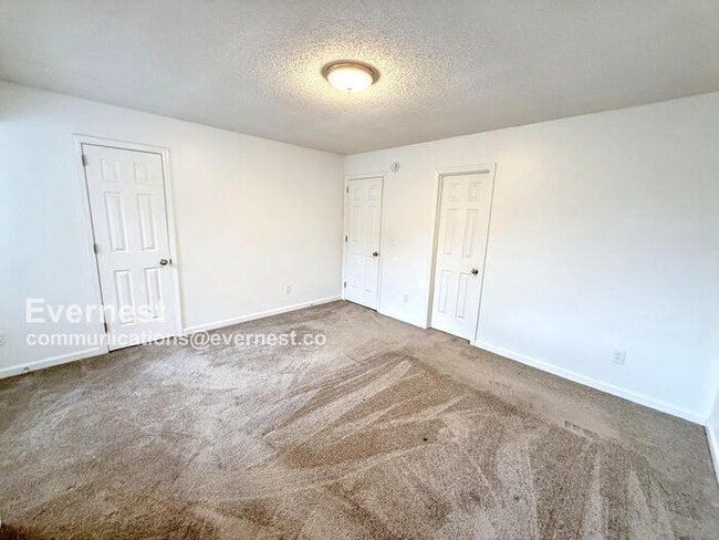 Building Photo - 2163 Cheshire Dr