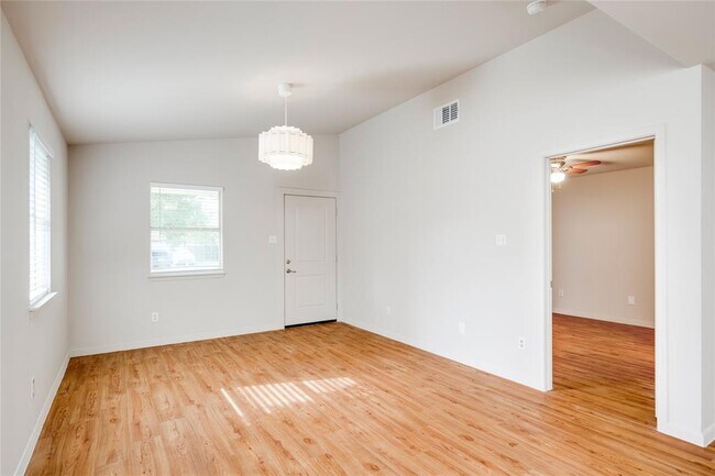 Building Photo - 8110 Willet Trail