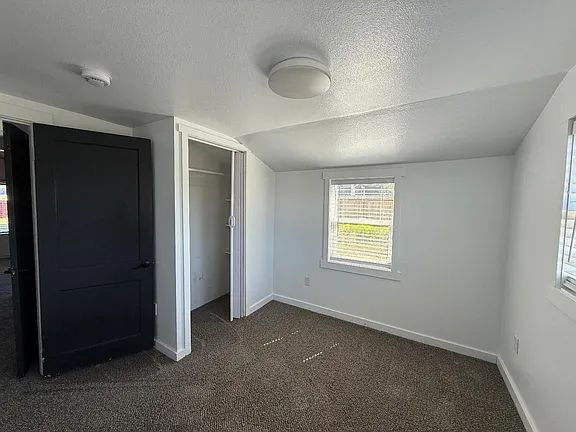 Building Photo - "Charming 3-Bed Oasis with Cozy Fireplace in Coos Bay – Your Perfect Retreat Awaits!"