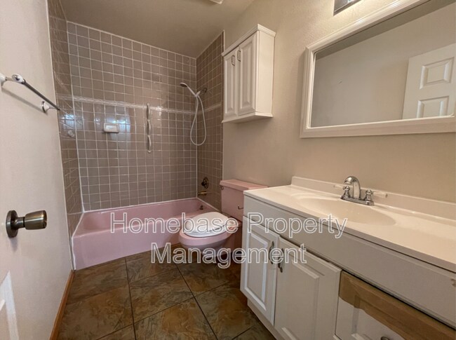 Building Photo - 2600 E Cliffside Dr