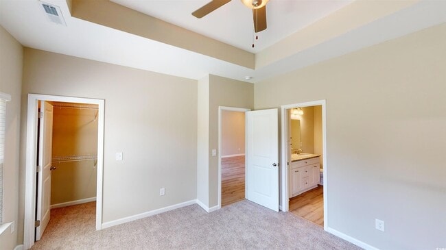Building Photo - 14 Racquet Club Dr