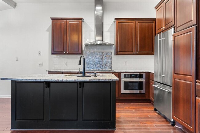 Building Photo - 735 Patterson Ave