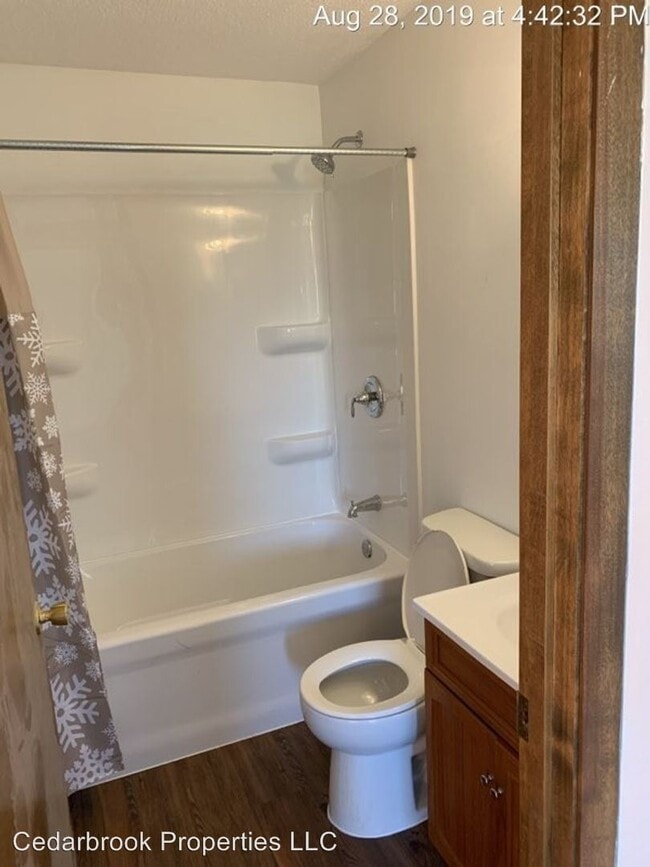 Building Photo - 2 br, 1 bath Apartment - 425 6th Ave S