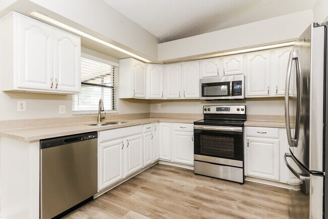 Building Photo - 610 N Delmonte Ct