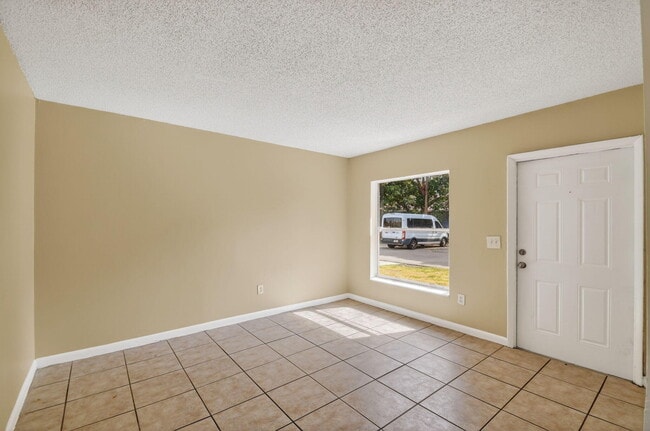 Building Photo - 4825 Serafica Dr