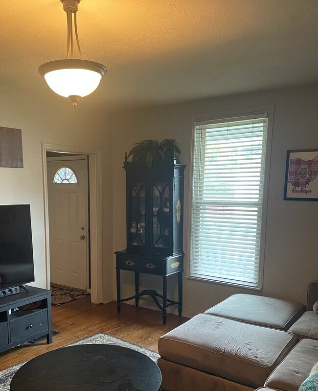Living room - front door - 1803 Courtland Ave