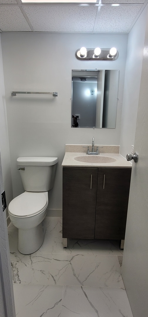 Building Photo - 5606 Tinder