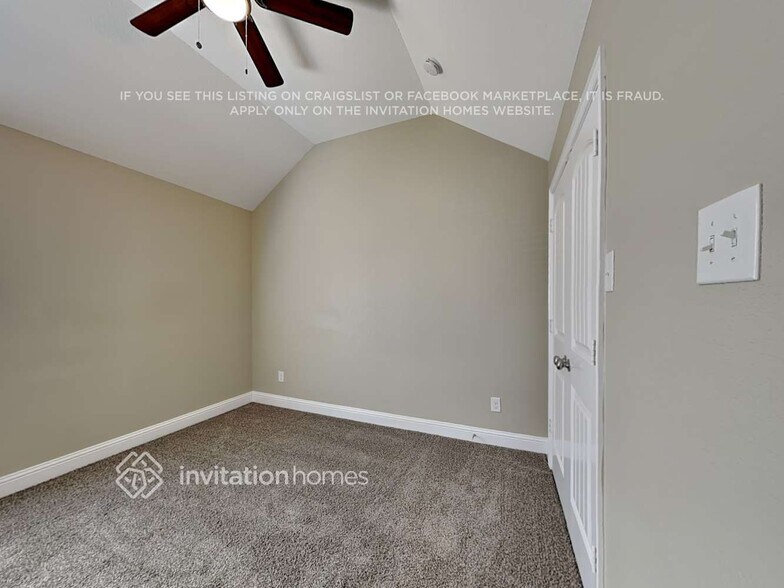 Building Photo - 5609 Paradise Dr