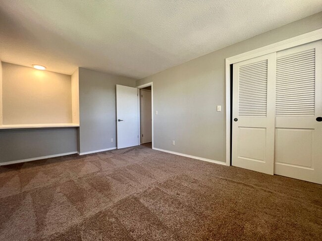 Building Photo - Charming and Spacious Home in a Convenient Gresham Location!