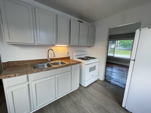 Building Photo - 1913 W Ewing Ave