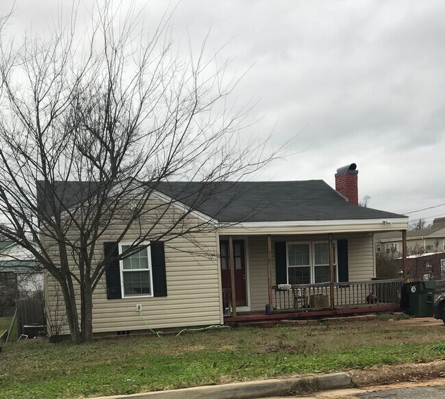 930 16th Ave E Tuscaloosa, AL 35404 - 930 16th Ave E Tuscaloosa, AL  35404