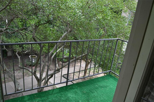 Building Photo - 2021 Spenwick Dr