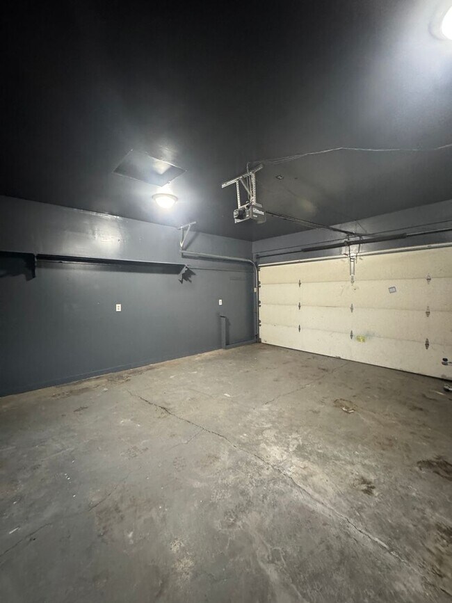 Building Photo - y80215