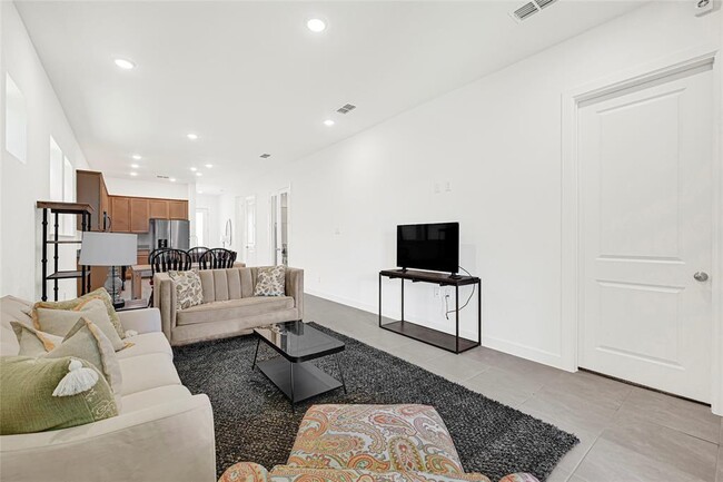 Building Photo - 1510 Park Path Dr