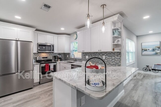 Building Photo - 2221 Calexico Way S