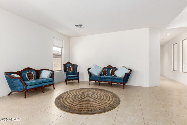 Building Photo - 252 W Blue Lagoon Dr