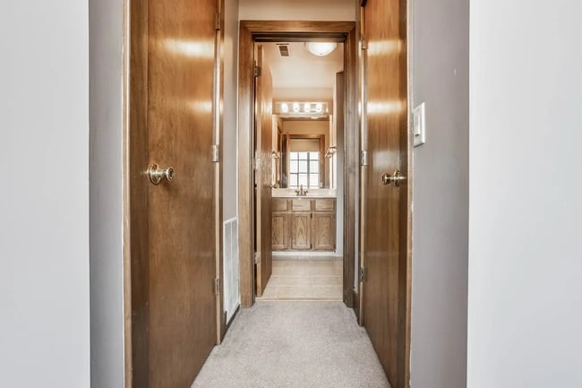 Building Photo - 611 N Park Ave