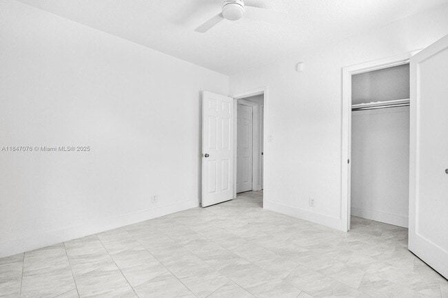 Building Photo - 1121 SW 18th Ct