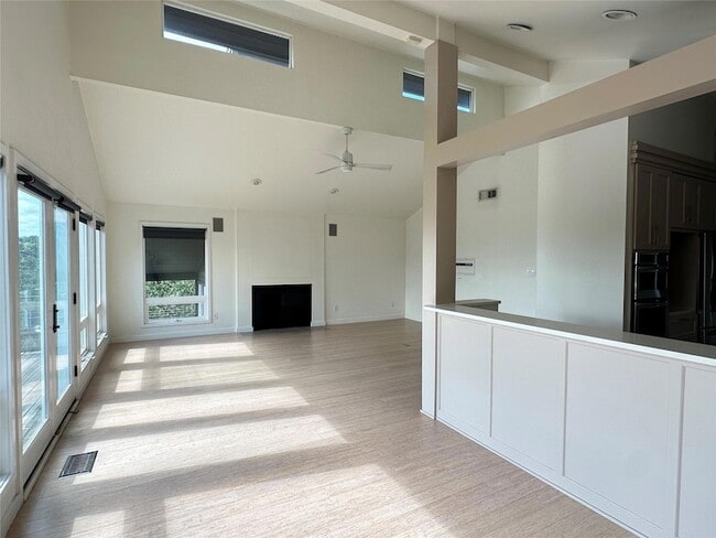 Building Photo - 5206 Scenic View Dr