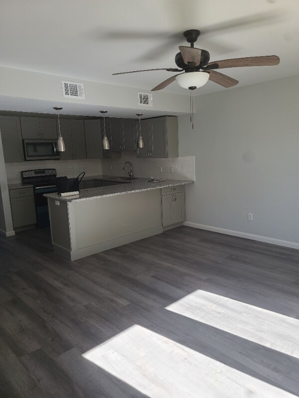 Primary Photo - 4985 Catalina Cir