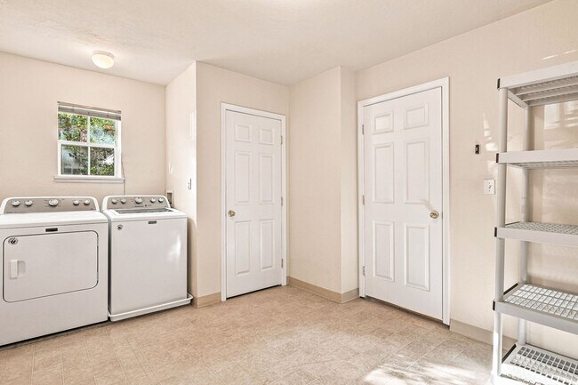 Building Photo - 151 Pacchetti Way