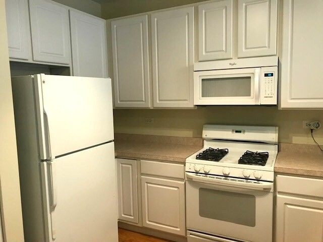 Building Photo - 2440 Oneida Ln