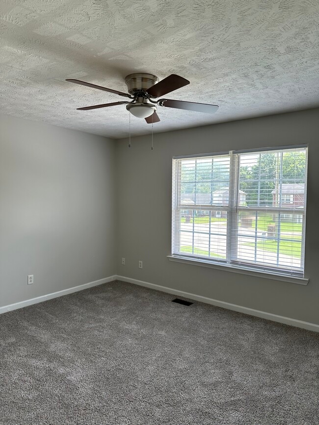 Building Photo - 1513 Center Pointe Dr